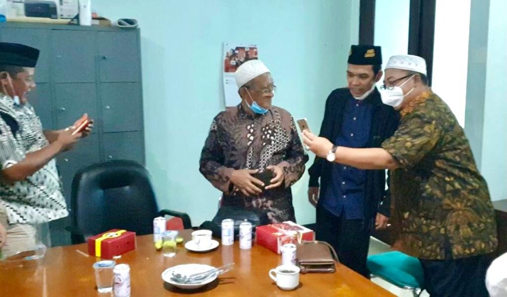 Ingin Silaturahmi ke Rumah Gus Ali, Mala UAS Ketemu Para Kiai