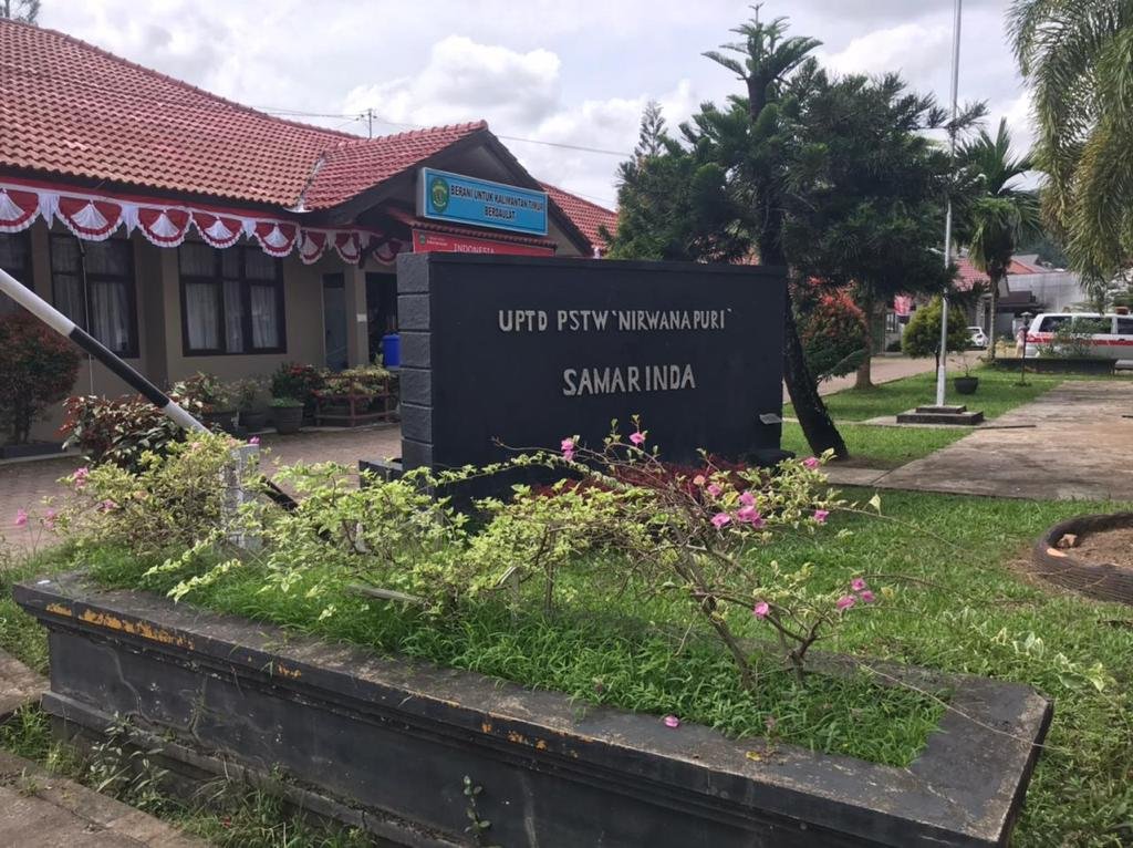 Di Tengah Covid, PSTW Rutin Beri Vitamin Lansia