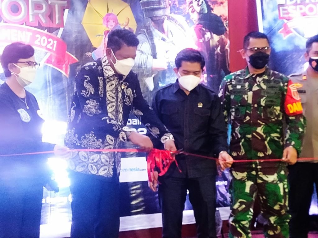 Basri Rase Resmikan Grand Final DPRD Esport 2021