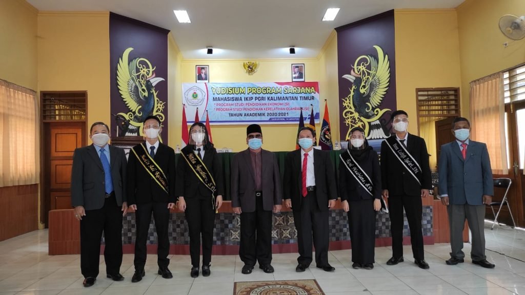 IKIP PGRI Yudisium 123 Mahasiswa, Rektor: Terus Asah Skill, Jangan Berhenti Di Sini