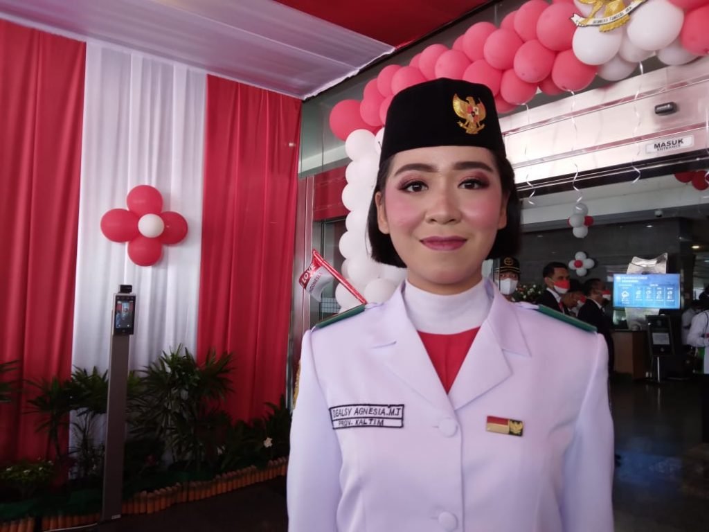 Gugup dan Bangga Sang Pembawa Baki, Dealsy Agnesia