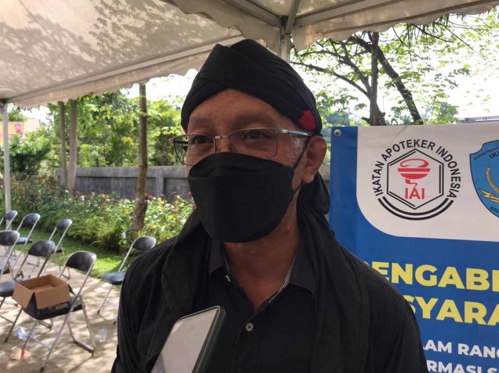 Ikapakarti Bagi Sembako dan Gelar Vaksin, M Samsun: Ini Bentuk Bakti Kami untuk Kaltm