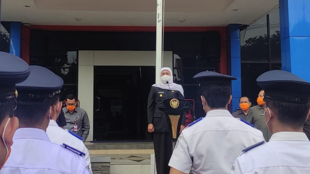 Khofifah Harap Hasil Swab Pasien Omicron Negatif