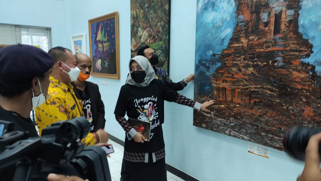 37 Perupa Unjuk Kreativitas Pameran Jenggalek, Ada Pelukis Muda