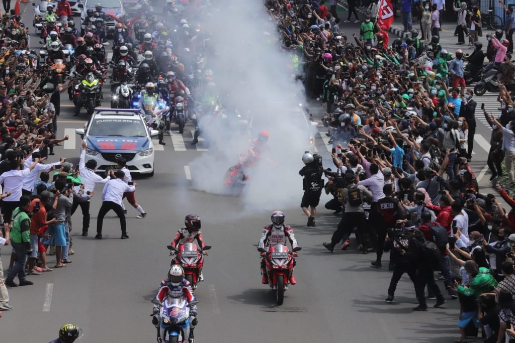Burnout Marc Marquez Buat Histeris Warga Jakarta