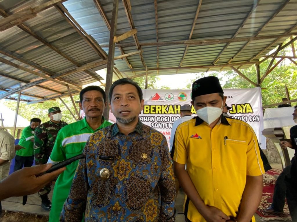 131 Masyarakat Tani Bhakti Terima Hasil Program Penggemukan Sapi Bersama BSJ