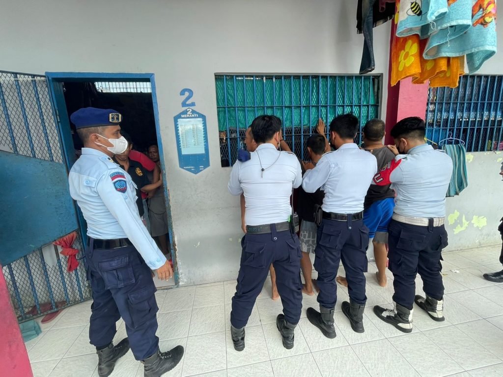 Cegah Narkoba di Blok Hunian, Lapas Narkotika Samarinda Gencarkan Razia