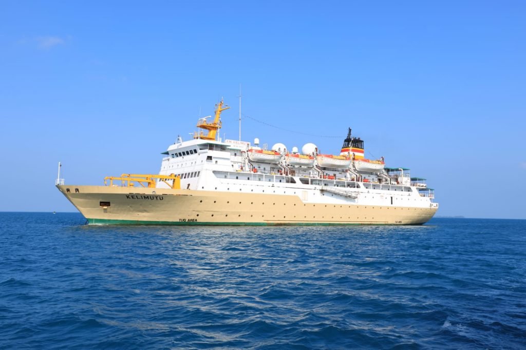 KM Kalimutu Evakuasi Ratusan Wisatawan Dari Karimun Jawa,Terjebak Cuaca Ekstrim