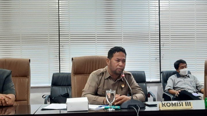 Drainase Perusahaan Buntu Mengakibatkan Akses Menuju SMPN 5 Bontang Digenangi Air