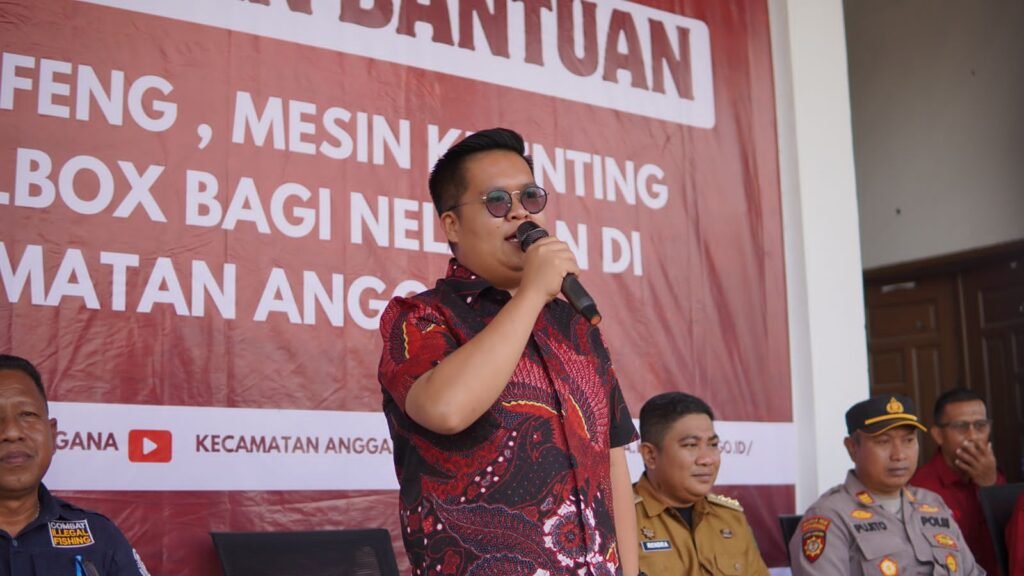 Wabub Rendi Salurkan Bantuan Alat Perikanan di Sungai Meriam
