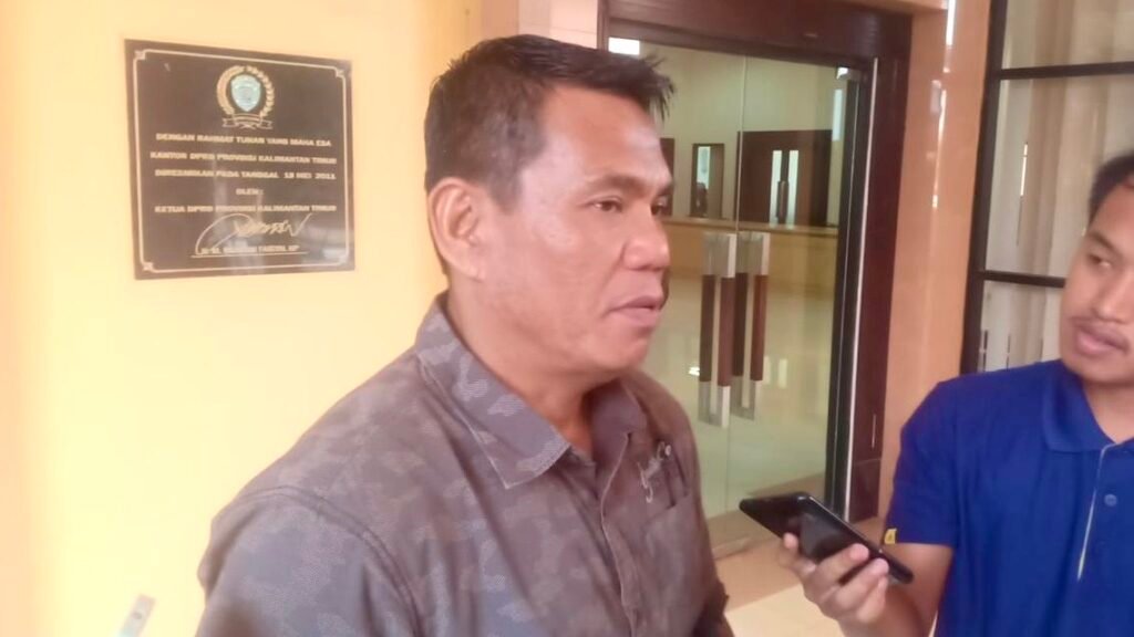 Anggota Komisi IV DPRD Provinsi Kalimantan Timur (Kaltim) Rusman Ya'qub menegaskan membangun sekolah di daerah tertinggal, terdepan, dan terluar (3T) tidak perlu mengikuti standar yang ada.