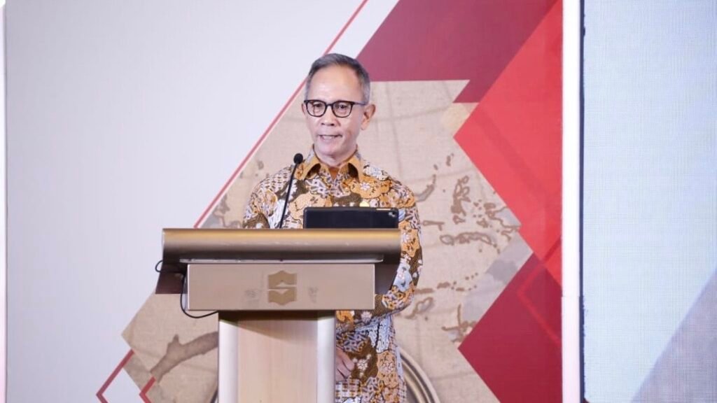 Ekonomi Indonesia Tetap Tumbuh, di Tengah Tantangan Turbulensi Geopolitik Di tengah perekonomian dunia yang melambat, ekonomi Indonesia masih tumbuh kuat meski banyak risiko yang menantang.