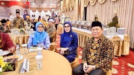 Motivasi Khafilah STQH, Sekda: Jangan Grogi dan Kendalikan Diri Sekretaris Daerah (Sekda) Kalimantan Timur (Kaltim), Sri Wahyuni, memberi motivasi para kontingen Kaltim yang mengikuti Seleksi Tilawatil Qur'an dan Musabaqah Alhadits (STQH) Nasional XXVII Provinsi Jambi untuk selalu semangat dan fokus dalam mengikuti lomba.