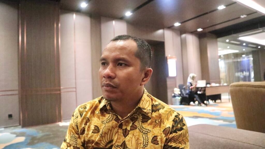 Anggota Bawaslu Kalimantan Timur (Kaltim), Daini Rahmat, berkomitmen memastikan distribusi logistik Pemilu yang adil dan terpercaya, bahkan di daerah terpencil.