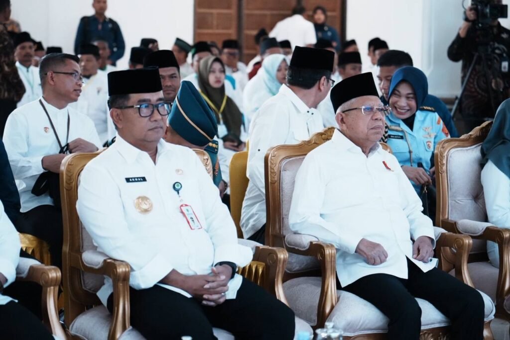 Minta Masyarakat Waspada Jelang Pemilu, Ma’ruf Amin: Hoaks Sama Dengan Kentut Setan Wakil Presiden Republik Indonesia Ma'ruf Amin berpesan kepada seluruh masyarakat Kalimantan Timur (Kaltim), agar dapat terus menjaga kondisi daerah yang selama ini sudah aman dan kondusif.