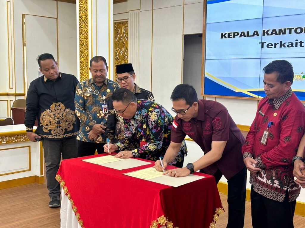 Kemenkumham Kaltim Gandeng Pemkab PPU Beri layanan Terbaik untuk Masyarakat kakanwil kemenkumham kaltim, Gun Gun Gunawan, bersama dengan Tim PPL Ditjen Pemasyarakatan, Tim Biro Pengelolaan BMN Sekretariat Jenderal, Tim BMN Ditjen Imigrasi, serta para Kepala UPT wilayah Balikpapan