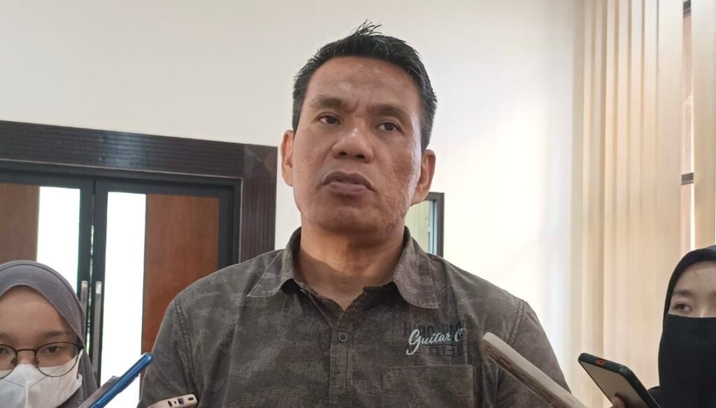 Mahasiswa angkatan 2019-2022 dari Fakultas Ilmu Sosial dan Ilmu Politik (FISIP) Universitas Mulawarman (Unmul) Semester III, V, dan VII, melakukan kunjungan istimewa ke Gedung Rapat E DPRD Kalimantan Timur (Kaltim).