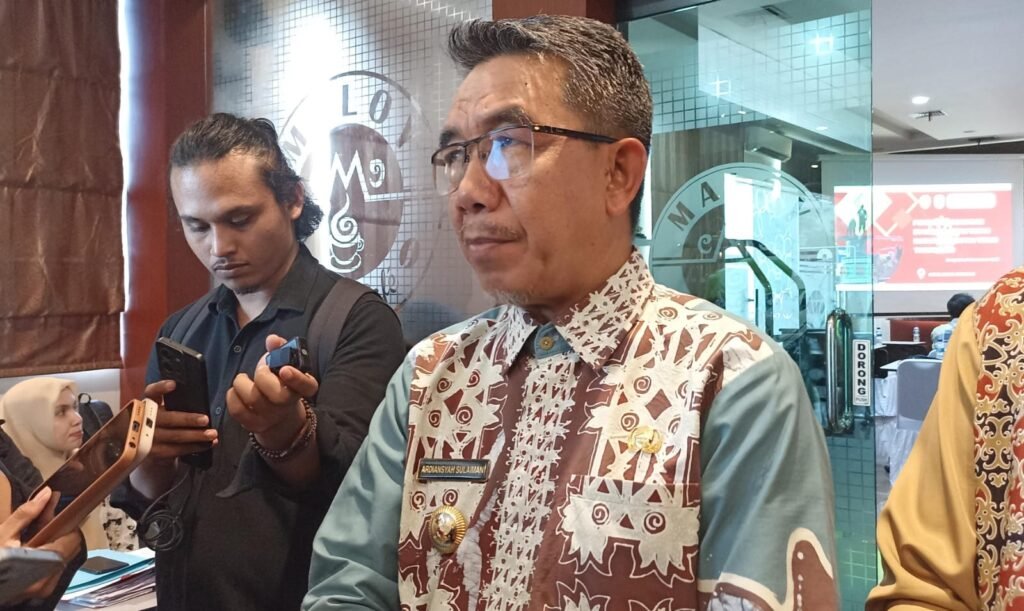 Bupati Kutai Timur (Kutim) Provinsi Kalimantan Timur (Kaltim), Ardiansyah Sulaiman menyoroti progres positif pembangunan jalan pendekat Pelabuhan Kenyamukan.