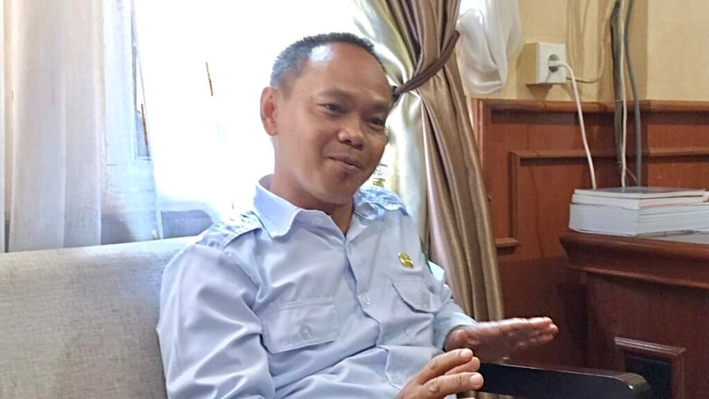 Sekretaris Dinas Koperasi dan Usaha Kecil Menengah (UKM) Kutai Timur (Kutim) Kalimantan Timur (Kaltim) Akhmad Asari mengungkapkan tantangan yang dihadapi dalam upaya memenuhi persyaratan Standar Nasional Indonesia (SNI) untuk produk-produk UMKM.