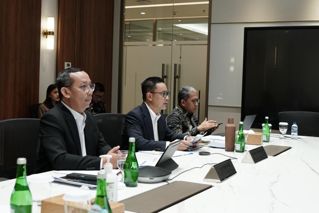 Pertumbuhan Kredit Dorong Peningkatan Aset Bank Mandiri, Kuartal III-2012 Tembus Rp2.007 Triliun Selaras dengan kondisi perekonomian Indonesia yang masih solid, di kuartal III 2023, Bank Mandiri berhasil mencatatkan kinerja keuangan impresif di kuartal III 2023, serta diikuti dengan transformasi bisnis yang menyeluruh.