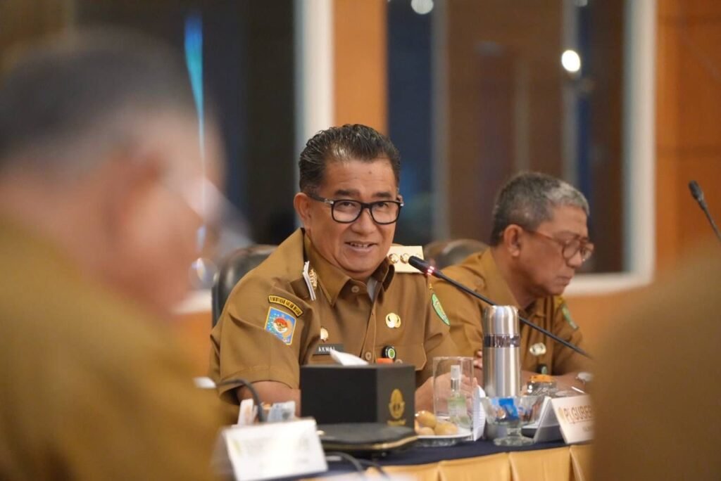 Pj Gubernur: Sekali Terpencet ‘Like’ di Medsos Bisa Disebut Pendukung, Jadi Hati-Hati! Penjabat (Pj) Gubernur Kalimantan Timur (Kaltim) Akmal Malik mengingatkan seluruh aparatur sipil negara (ASN) untuk berhati-hati dalam bersikap, khususnya di media sosial.