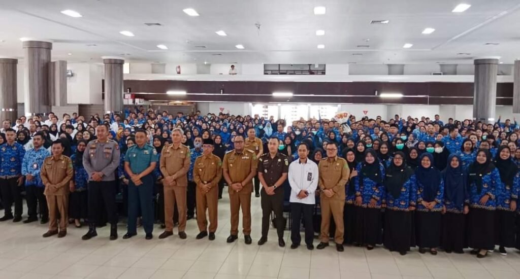 Sebanyak 586 Aparatur Sipil Negara (ASN) di Kabupaten Kutai Timur (Kutim) mengambil sumpah/janji dalam sebuah acara yang dipimpin langsung oleh Bupati Kutim, Ardiansyah Sulaiman.