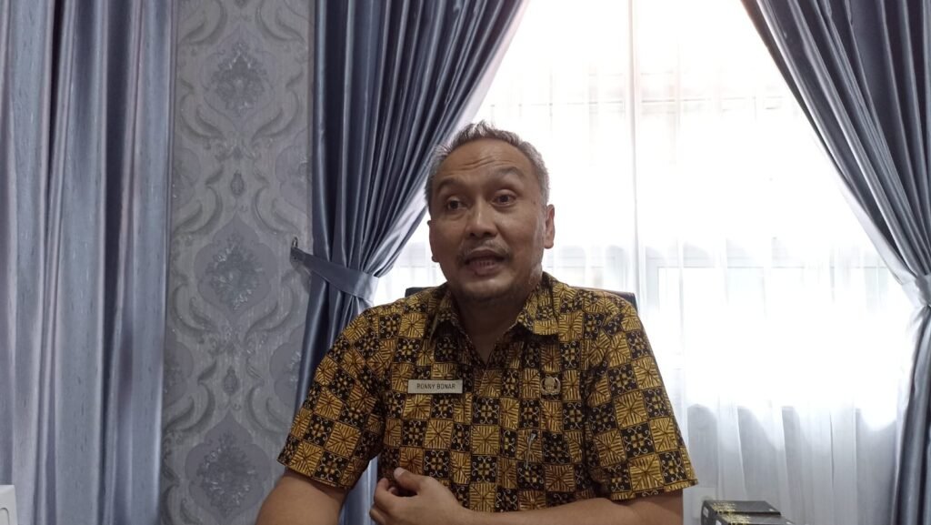 Pelaksana tugas (Plt) Kepala Dinas Pengendalian Penduduk dan Keluarga Berencana (DPPKB) Kutai Timur (Kutim) Kalimantan Timur (Kaltim) Ronny Bonar menghadirkan terobosan baru dalam upaya mengatasi masalah stunting di Kutim
