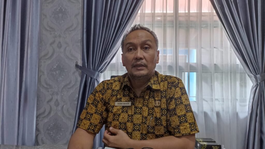 Kolaborasi DPPKB Kutim dan Kemenag, Lindungi Pernikahan Catin dan Anak-anak Pelaksana tugas (Plt) Kepala Dinas Pengendalian Penduduk dan Keluarga Berencana (DPPKB) Kutai Timur (Kutim) Kalimantan Timur (Kaltim), Ronny Bonar menekankan langkah proaktif dalam melindungi pernikahan calon pengantin (Catin) dan menjaga kesehatan anak-anak di Kutim.