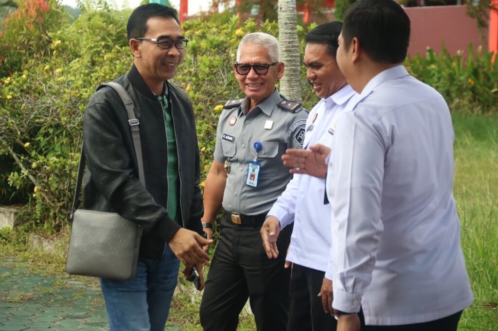 Kunjungi Kemenkumham Kaltim ke Kota Tarakan, Tingkatkan Layanan hukum dan HAM Kepala Kantor Wilayah Kementerian Hukum dan Hak Asasi Manusia (Kemenkumham) Kalimantan Timur (Kaltim), Gun Gun Gunawan, melaksanakan kunjungan kerja pertamanya ke wilayah Kalimantan Utara (Kaltara), Rabu (1/11/2023).