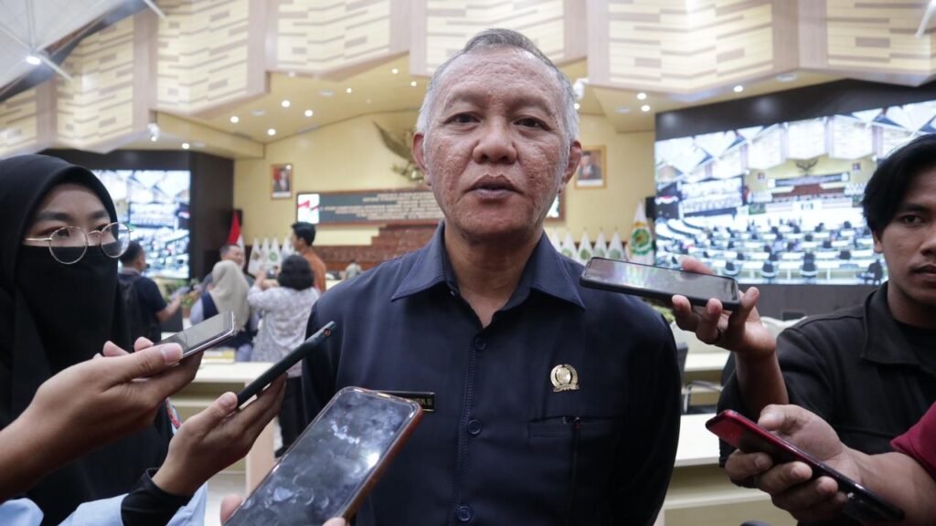 Soal UMP Kaltim Naik 4,98 Persen, Samsun: Terpenting Kesejahteraan Buruh Wakil Ketua DPRD Kalimantan Timur (Kaltim) Muhammad Samsun berharap meningkatnya Upah Minimum Provinsi (UMP) Kaltim benar-benar berdampak bagi kesejahteraan masyarakat, terutama buruh.