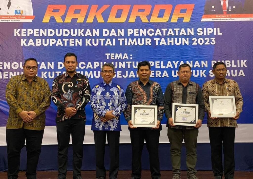 Sidang Isbat Nikah Terpadu di Kutai Timur, Memudahkan Administrasi Perkawinan Dalam upaya meningkatkan kualitas pelayanan administrasi perkawinan, Dinas Kependudukan dan Pencatatan Sipil Kutai Timur (Disdukcapil Kutim) bekerja sama dengan Pengadilan Agama (PA) dan Kementerian Agama (Kemenag) menghadirkan inovasi berupa sidang isbat nikah terpadu.