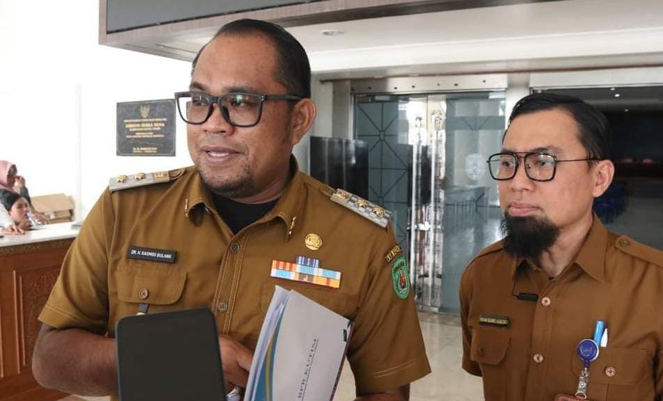 Wakil Bupati Kutim Tegaskan Larangan Kepala Perangkat Daerah Dinas Luar hingga Desember Wakil Bupati Kutai Timur (Kutim), Kasmidi Bulang menegaskan kebijakan larangan perjalanan dinas bagi Kepala Perangkat Daerah (PD) hingga 15 Desember 2023.
