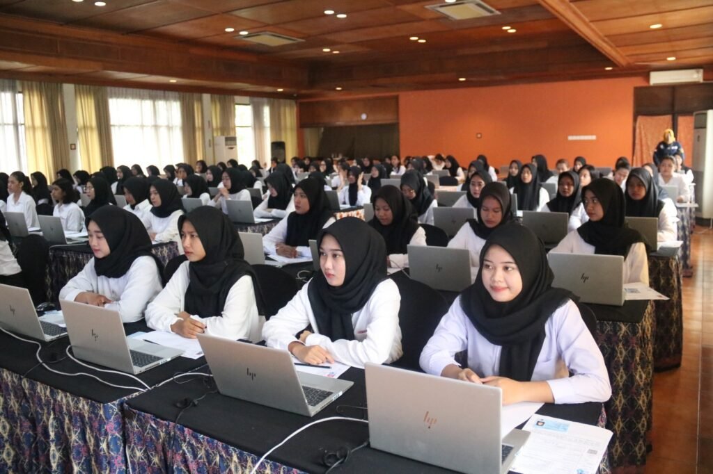 Hari terakhir pelaksanaan tes Seleksi Kompetensi Dasar (SKD) berbasis Computer Assisted Test (CAT), kembali dilaksanakan di Hotel Mesra Samarinda, Senin, (13/11/2023).