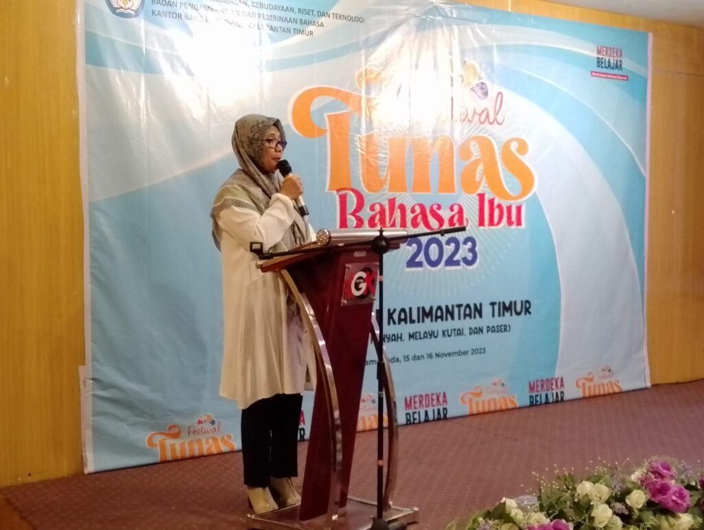 Penggunaan bahasa daerah di Kalimantan Timur (Kaltim) khusunya di kalangan generasi muda cukup sulit ditemukan bahkan hampir tidak lagi terdengar di beberapa wilayah di Indonesia.