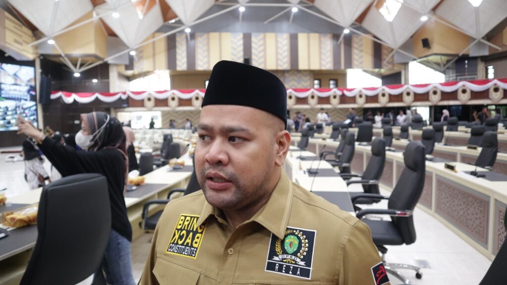 Raperda Fasilitas Pengembangan Pondok Pesantren Resmi Menjadi Perda, Ini Tanggapan Reza Fachlevi Ketua Komisi IV DPRD Kalimantan Timur (Kaltim) Akhmed Reza Fachlevi, berikan tanggapan terkait pengesahan Rancangan Peraturan Daerah (Ranperda) tentang Fasilitas Pengembangan Pondok Pesantren.