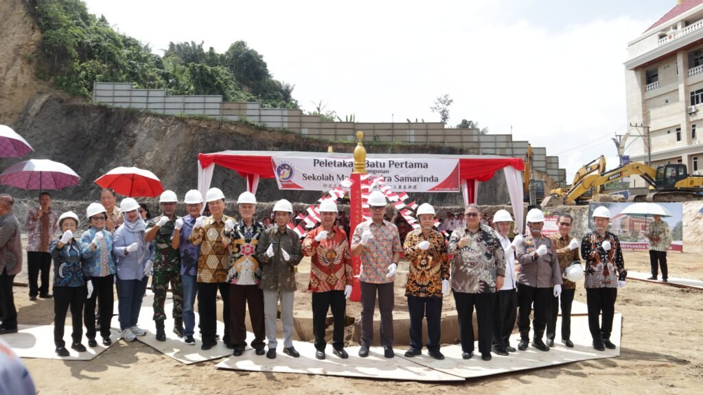‘Groundbreaking’ Sekolah Maitreyawira, Andi Harun: Pendidikan Kunci Indonesia Maju! Jika kita merujuk kepada negara-negara maju terdekat, seperti Singapura, Korea Selatan, Tiongkok, hal yang paling mereka prioritaskan adalah keunggulan Sumber Daya Manusia (SDM) melalui proses pendidikan dari jenjang terbawah.