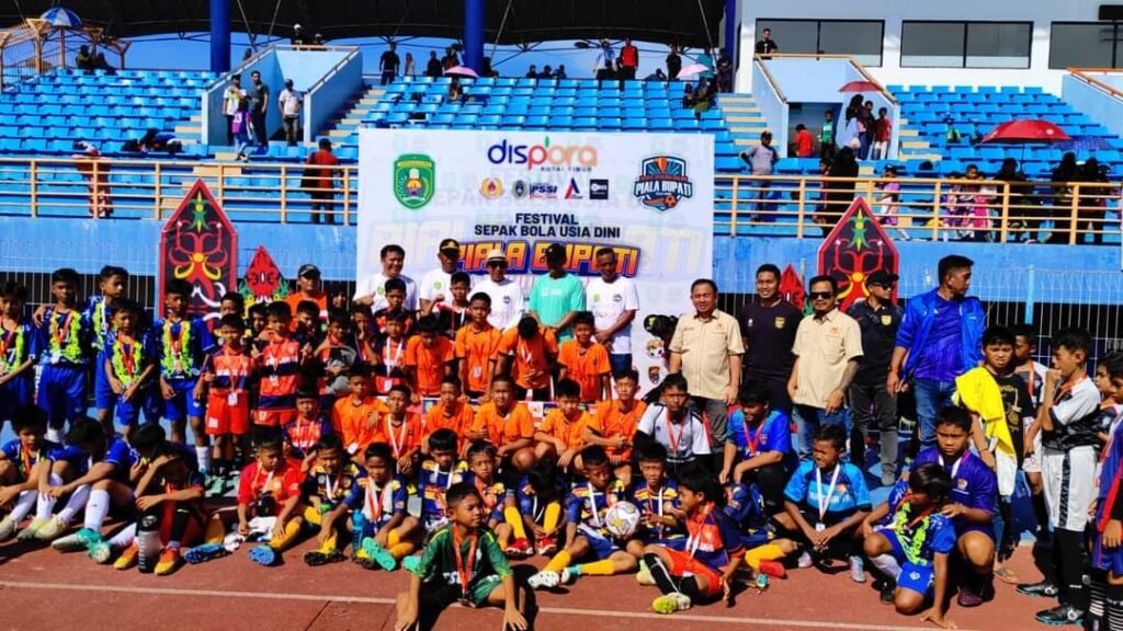 Dinas Pemuda dan Olahraga (Dispora) Kutai Timur (Kutim) dan Asosiasi Sepak Bola Kabupaten (Askab) menggelar Festival Sepak Bola Usia Dini Kutai Timur Provinsi Kalimantan Timur (Kaltim).