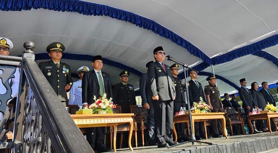 Bupati Kutai Timur Ajak Masyarakat Perkokoh Persatuan di Hari Pahlawan Bupati Kutim Ardiansyah Sulaiman mengajak masyarakat Kutim untuk terus mengenang dan meneladani semangat para pahlawan.
