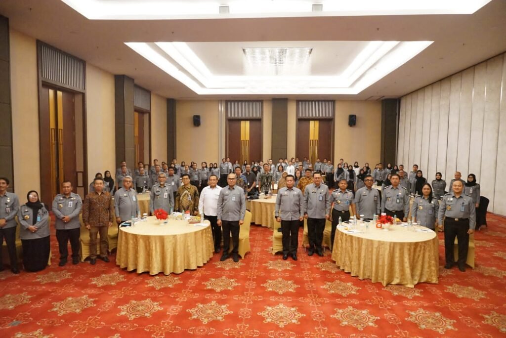 Inspektur Jenderal (Irjen) Kementerian Hukum dan Hak Asasi Manusia (Kemenkumham) Razilu, menyerukan kepada seluruh satuan kerja di lingkungan Kemenkumham untuk menindaklanjuti hasil pemeriksaan Badan Pemeriksa Keuangan (BPK) semester I tahun 2023.