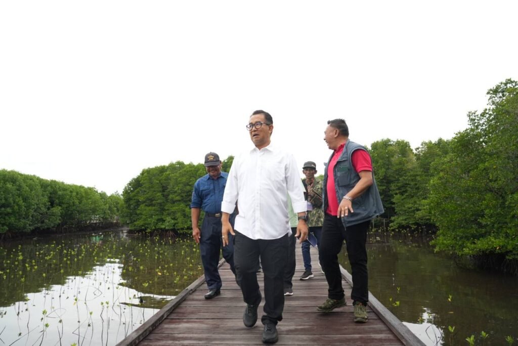 Bontang Potensial Kembangkan Wisata Berbasis Lingkungan Pj Gubernur Kalimantan Timur (Kaltim), Akmal Malik, berharap Bontang dengan potensi wisata yang dimiliki bisa fokus pada pengembangan wisata berbasis lingkungan.