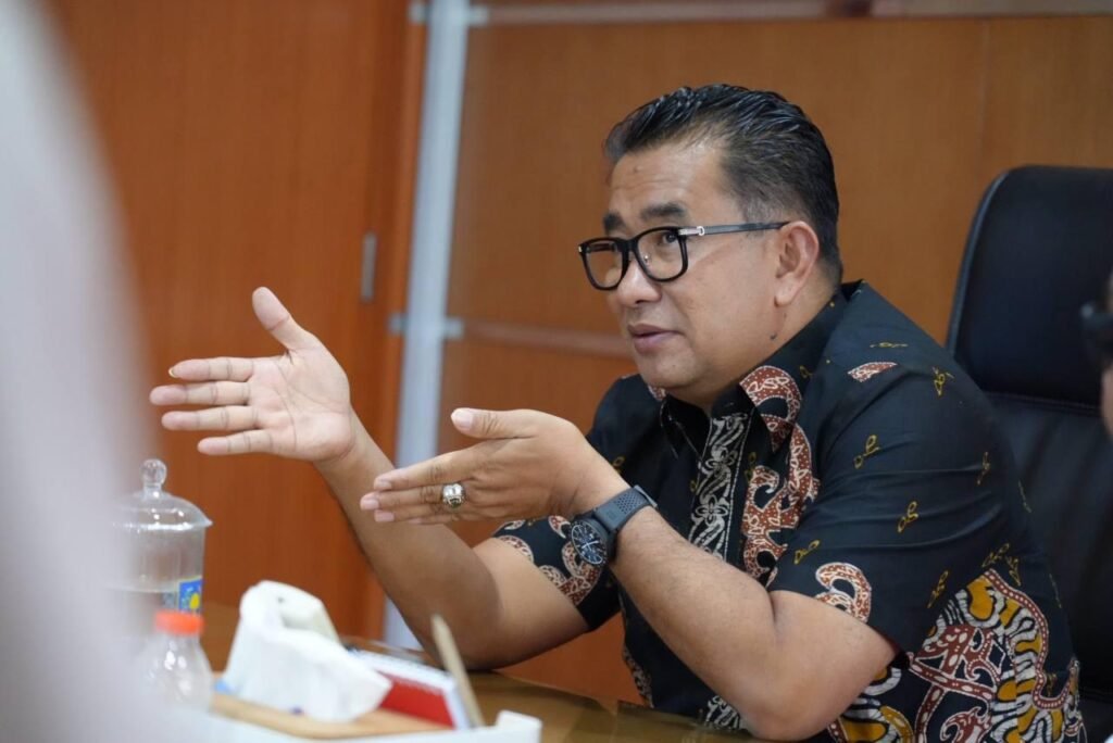 Siapkan Data Presisi, Akmal Malik : Perencanaan Pembangunan Tepat Sasaran Penjabat (Pj) Gubernur Kaltim Akmal Malik menegaskan pentingnya kesesuaian data dalam setiap proses perencanaan pembangunan di daerah sebab diakuinya persoalan yang masih terjadi hingga saat ini belum adanya sinkronisasi data antara pusat dan daerah.