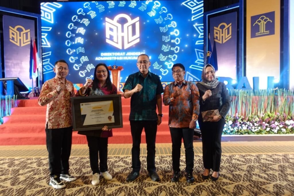 Kanwil Kemenkumham Kaltim Sabet Penghargaan Terbaik III dalam Pertumbuhan PNBP Kantor Wilayah Kementerian Hukum dan HAM (Kanwil Kemenkumham) Kalimantan Timur (Kaltim) raih penghargaan terbaik ke III Kategori Presentase Pertumbuhan, Pencapaian Target dan Realisasi Penerimaan Negara Bukan Pajak (PNBP) periode tahun 2021-2023.