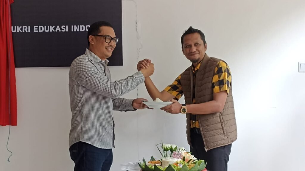 Launching Sukri Institute dan HUT Insitekaltim ke-6, Muhammad Faisal: Berikan Pemberitaan Terbaik untuk Kaltim Momentum peresmian Sukri Institute dan perayaan ulang tahun Insitekaltim.com ke-6 di SCaffe, Jalan Untung Suropati, Samarinda, pada Minggu (10/12/2023).