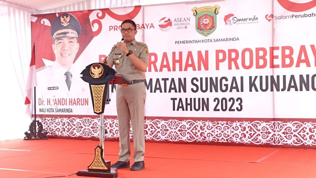 Andi Harun Minta Seluruh Pihak Terlibat Aktif dalam Membangun Kota Samarinda Walikota Samarinda, Kalimantan Timur Andi Harun, menekankan pentingnya meneruskan pembangunan di Samarinda, khususnya Kecamatan Sungai Kunjang sebagai bagian tak terpisahkan dari sejarah kota.
