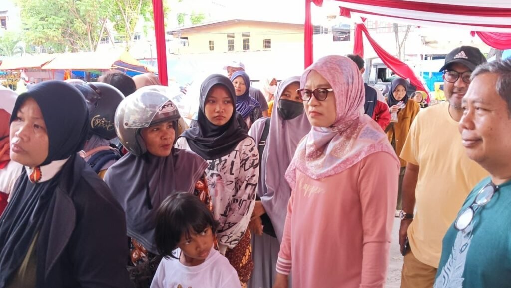 Aktivasi Toko Penyeimbang, Sekda: Hadirkan Supplier Bebas Monopoli Sekretaris Daerah (Sekda) Provinsi Kalimantan Timur (Kaltim) Sri Wahyuni menegaskan mekanisme pasar harus dikendalikan, salah satunya dengan mengaktivasi toko penyeimbang.