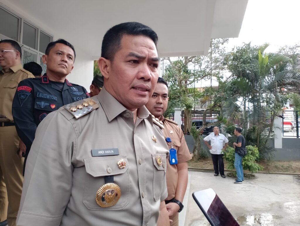 Dalam langkah menuju era digital, Wali Kota Andi Harun meresmikan Program dan Pusat Layanan Digital untuk Kecamatan dan Kelurahan di Samarinda Seberang, Selasa (5/12/2033).