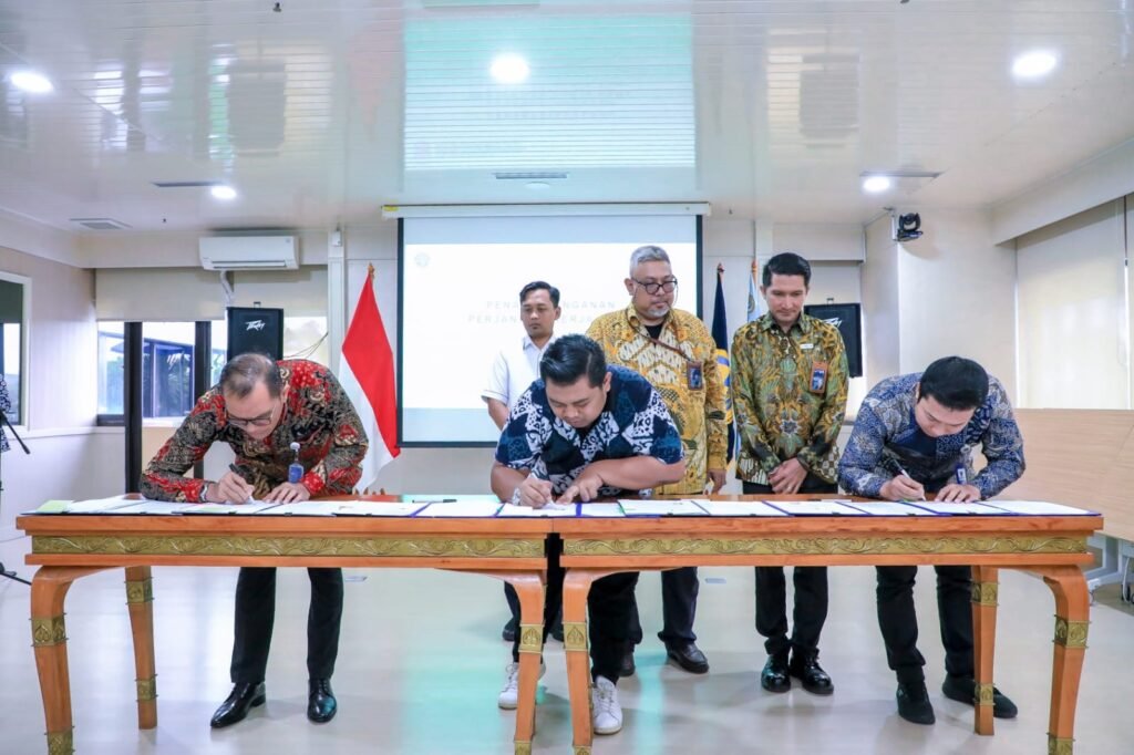 Lancarkan Transportasi Laut, Kemenhub Tandatangani Perjanjian Kerjasama PSO Tahun Anggaran 2024 Pelayanan publik angkutan laut yang direncanakan untuk tahun 2024 meliputi kapal perintis, kapal penumpang kelas ekonomi, kapal barang tol laut, kapal khusus angkutan ternak dan kapal rede transport.