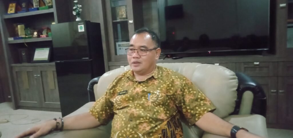 Belum Melaksanakan Program FCPF-CF, DLH Kutai Timur Tunggu Anggaran 2024 Kepala Dinas Lingkungan Hidup (DLH) Kutai Timur Armin Nazar mengatakan bahwa program Forest Carbon Partnership Facility Carbon Fund (FCPF-CF) atau pengurangan emisi rumah kaca akan dilaksanakan tahun 2024.