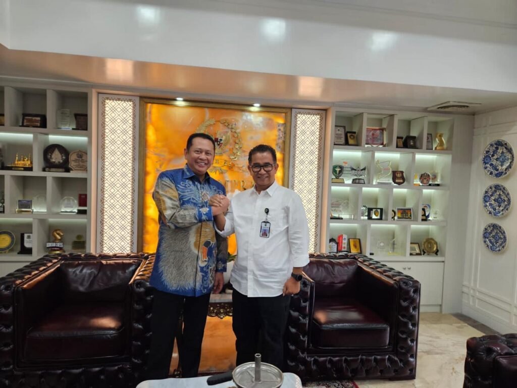 Penjabat (Pj) Gubernur Kalimantan Timur (Kaltim) Akmal Malik mengatakan kehadiran Ibu Kota Nusantara (IKN) yang akan menjadi smart city dengan konsep rendah emisi harus menjadi perhatian Kaltim.