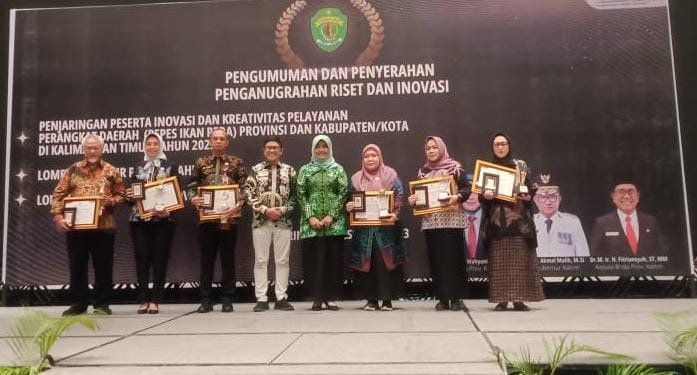 Penghargaan Riset dan Inovasi Dorong Semangat OPD Tingkatkan Pelayanan Publik Pemerintah Provinsi Kalimantan Timur (Kaltim) melalui Kepala Badan Penelitian dan Pengembangan Daerah, Fitriyansyah, menegaskan komitmennya dalam memotivasi perangkat daerah untuk terus berinovasi melalui acara penghargaan Riset dan Inovasi.